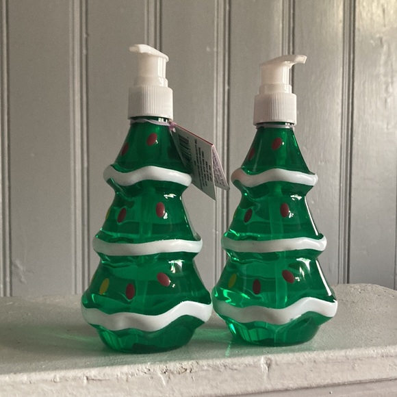 NWT Set of 2- Fresh Pine Scented Christmas Tree ๐ Bottle Hand Soap Dispensers - Picture 3 of 17